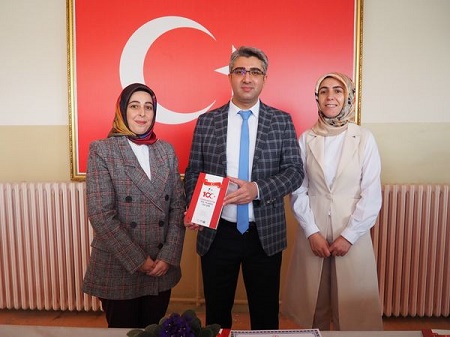 Kaymakamımız Sayın Malik ÇALIŞIR, Kitap Tanıtım Günü ve Türk Halk Müziği Dinletisine katıldı.